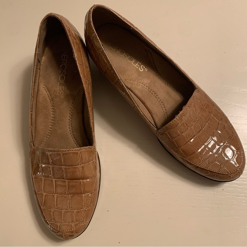 AEROSOLES Tan Crocodile Texture size 6 1/2